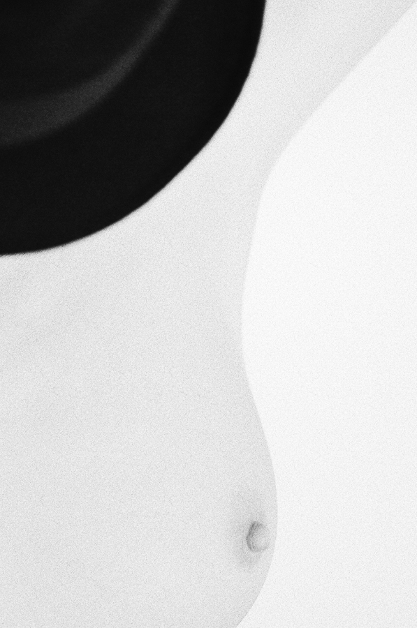 Woman With Hat, photography by Henrik M&uuml;ller. D200. In People, Body part