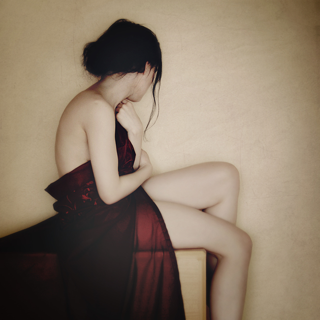 Mondm&auml;dchen, photography by Lilly Flower. Mondm&auml;dchen 
Fille de Lune 
Girl of the Moon

(texture was created by Liliana Sanches). Canon EOS 400D, lens kit, tripod. In People, Self-portrait, Female