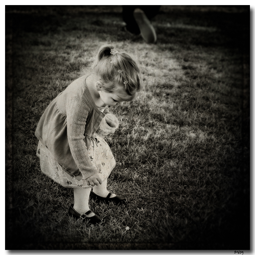 The little flower girl, photography by Dee Vee. Flowers appear on the earth; the season of singing has come, the cooing of doves is heard in our land (Song of Solomon 2:12). Lumix L1. CS4 / LR. In People, Infant, children