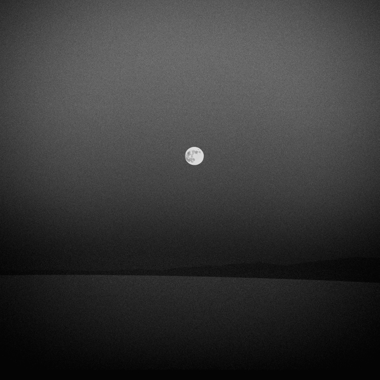 In Nature, Astronomy. La Luna, photography by Hengki Koentjoro. Image #259024
