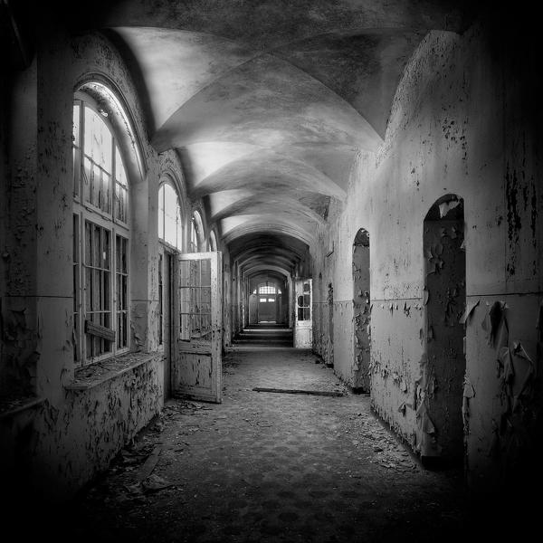 Silent Halls, photography by Stephan Opitz. In Construction, Interior