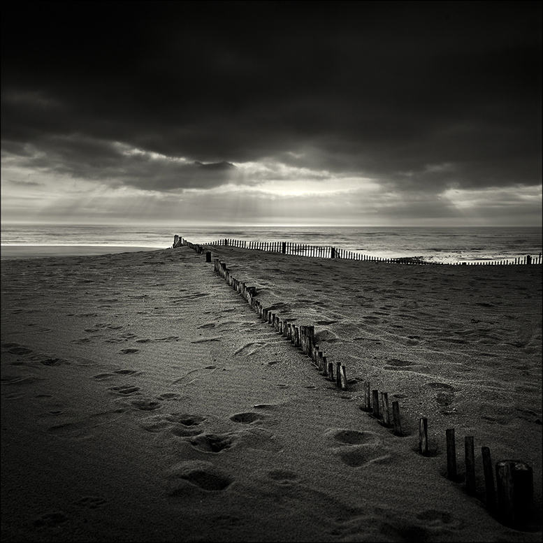 Barriere Veillon VII, Artwork by Lionel Hug. Fait partie d'une s&eacute;rie sur les paysages de Vend&eacute;e.
Cette s&eacute;rie a re&ccedil;u le 1er prix category Fine Art - subcategory Landscape &agrave;
l'International Photography Awards 2008 et nomin&eacute;e au Sony World Photography Awards 2008.
Been a part of a series on the landscapes of Vend&eacute;e.
This series received the 1st price category Fine Art - subcategory Landscape to the International Photography Awards on 2008 and nominated to the Sony World Photography Awards 2008.. Nikon