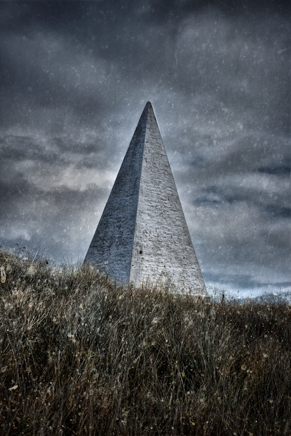 Canon 400D. Lightroom, PaintShop Pro. In Construction, Edifice, Monument. The Guide, photography by Alan Gilholm. Image #331471