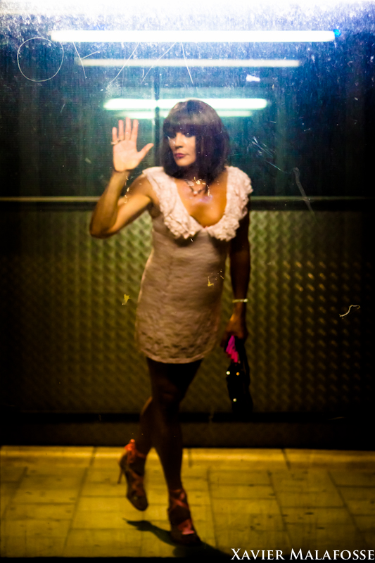 Behind The Glass, photography by Tania Tgirl. Par transparence.. Canon EOS 50 D - Canon EF 16-35 mm f/2.8 L USM. Lumi&egrave;re urbaine nocturne. In People, Character, Pin-up
