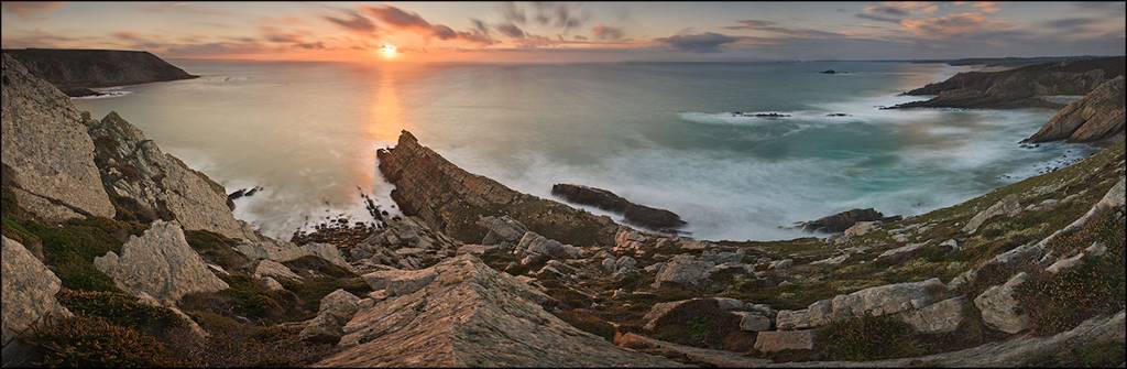 Last Sunbeam, photography by Jean Heydon. Panoramique par assemblage et poses lentes. In Nature, Scenery, Waterscape