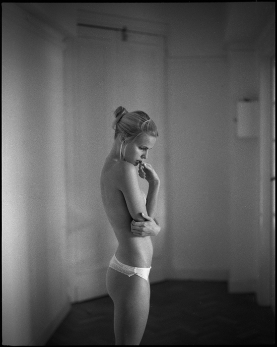 elise @ bruxelles. Pentax 6x7 / Kodak Tri-x. Available Light. In People, Nude, Female. Untitled, photography by Jan Scholz. Image #394159