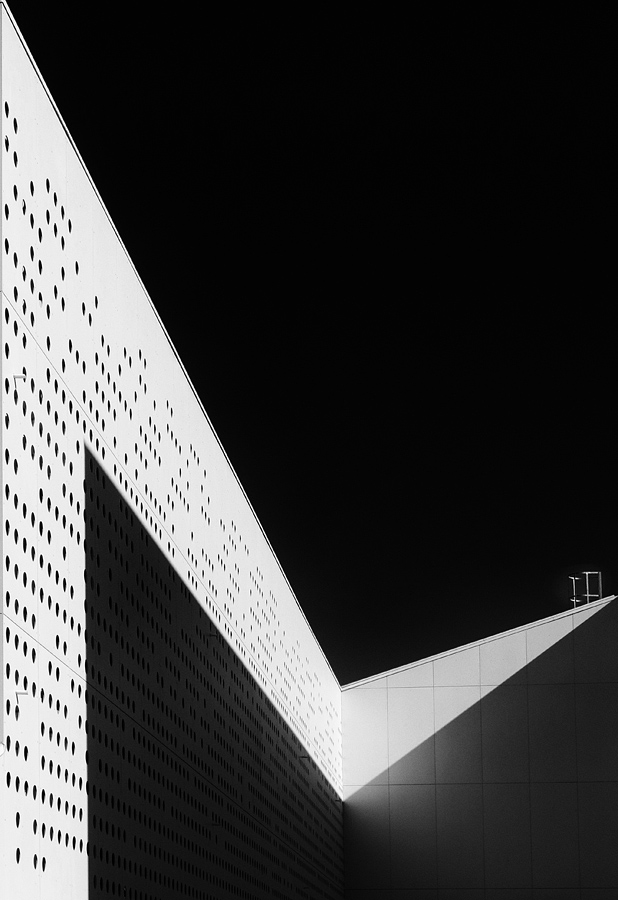 In Construction, Edifice, Building. Lines 11, photography by Jure Kravanja. Image #392771