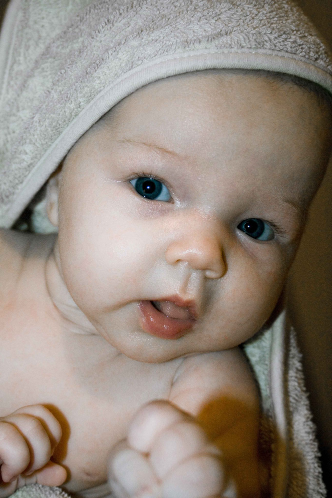 Knock knock, photography by Mirek Starzak. In People, Infant, children