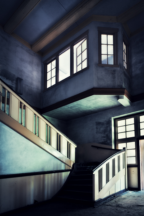 Canon 5DII, 17-40@17 mm. Cross filter. In Construction, Interior. The Old Hall, photography by Ralph Graef. Image #387293
