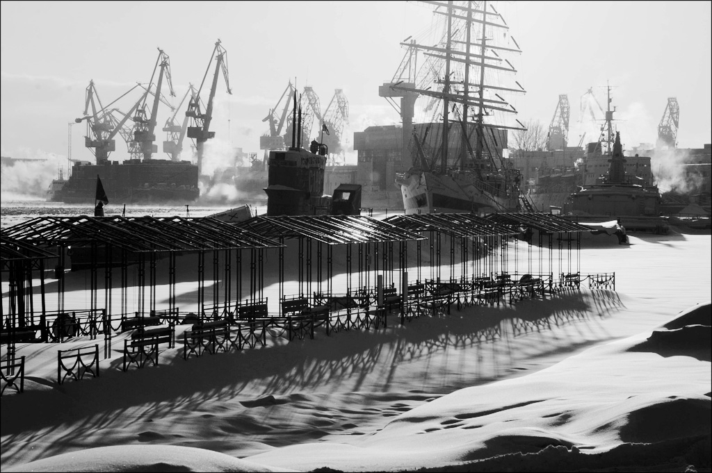 About Smokes, Cranes And Ships, photography by Victor More