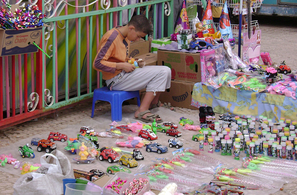 Sans titre, Complexe El Kettani, Bab El Oued, Alger, Alg&eacute;rie, 2009, photography by R&eacute;da Samy Zazoun. In People, Infant, children
