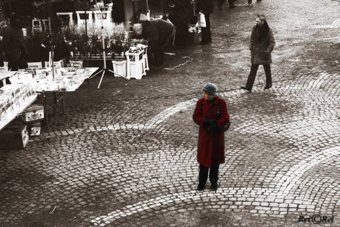 Lady In Red, photography by Rei Rei. canon 30d, 50mm. In People, Everyday, City life