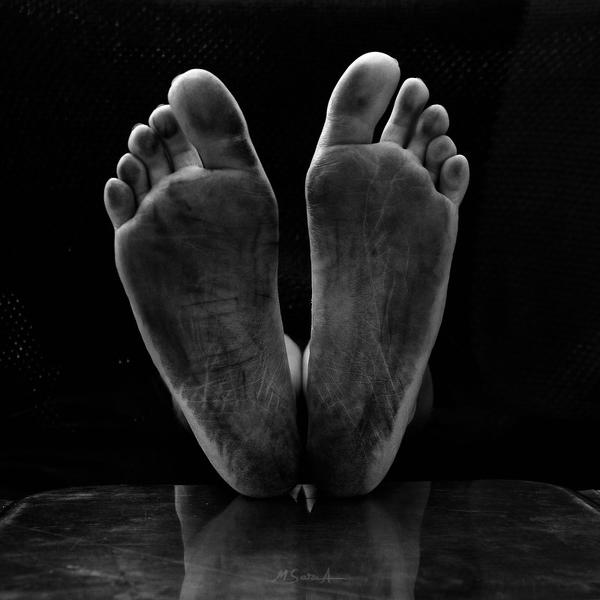 Born To Run, photography by Mahtab Sarem Aslani. Canon EOS 1000D. In People, Body part