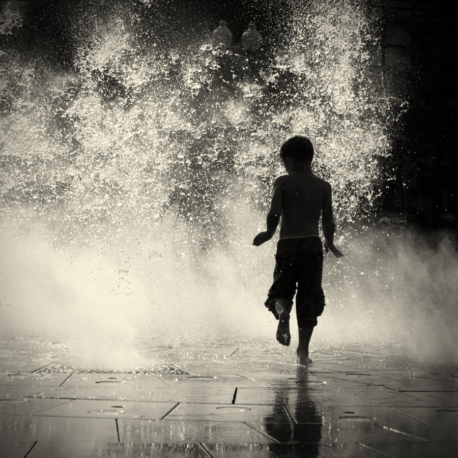 Summertime, photography by Anja B&uuml;hrer. I&acute;m halfway back :). Canon EOS 400d. In People, Everyday, City life
