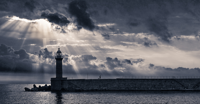 Bastia, "Vieux-Port", un des endroits les plus magiques et typique de la ville... depuis le matin je surveille l'&eacute;volution d'une luminosit&eacute; tr&egrave;s particuli&egrave;re. Attendre le bon moment, au bon endroit et, avec la chance, saisir ce promeneur et ce chien qui viennent parfaire cet idyllique tableau.. 5D MarkII / 70-200 f/2,8. Photographie. In Construction, Cityscape, skyline, Harbour. Magical Morning, photography by Emmanuel Grenat. Image #236788