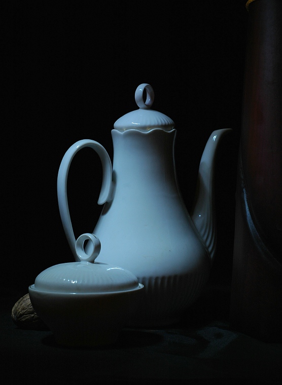Silence, photography by Luc Marg. nikon D70. paint with light. In Object, Still life