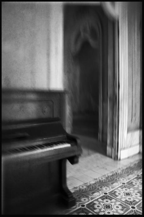 Break For Ever, photography by C&eacute;cile D.. This piano  lost in the middle of this old given up Palacio in Cuba. it was as if it's still playing, this place was full of life on the contrary of empty.... CANON 1000D. In Construction, Interior