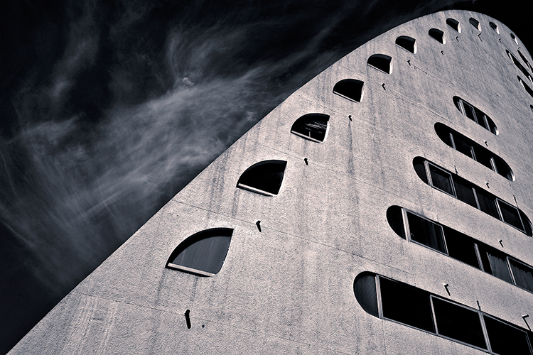 Old Future, photography by Bruno Aguila. Canon 5D et 17-40L. Filtre polarisant B+W K&auml;semann Polarisant circulaire, Ps, Lr. In Construction, Edifice, Building