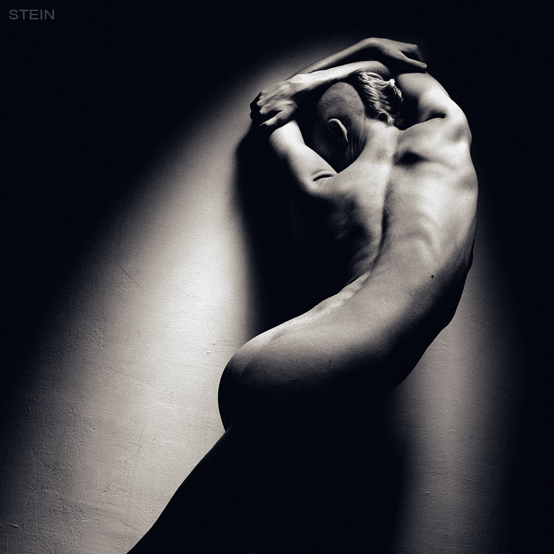 Dans Gens, Nu. Untitled, photographie de Vadim Stein. Image #386935