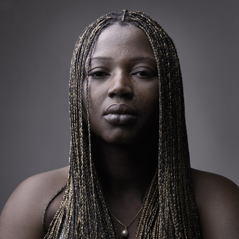 Anta - Mali, photography by Philippe Colignon. Le 22 &egrave;me Festival International de G&eacute;ographie, qui aura lieu &agrave; Saint-Di&eacute;-des-Vosges
du 6 au 9 octobre 2011, aura pour th&egrave;me &laquo; l&rsquo;Afrique plurielle : paradoxes et ambitions &raquo;.
Pour cette occasion, la direction du Festival m&rsquo;a propos&eacute; de r&eacute;aliser une s&eacute;rie de portraits
de D&eacute;odatiens issus du continent africain.. Nikon D 700. Photo Num&eacute;rique. In People, Portrait, Female