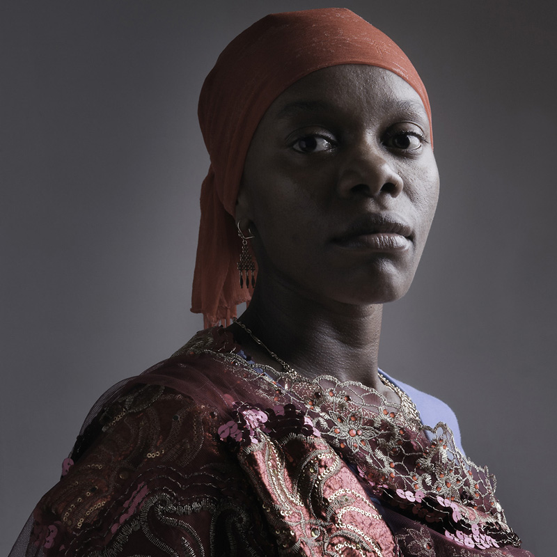 Attoumani -Mayotte, photography by Philippe Colignon. Le 22 &egrave;me Festival International de G&eacute;ographie, qui aura lieu &agrave; Saint-Di&eacute;-des-Vosges
du 6 au 9 octobre 2011, aura pour th&egrave;me &laquo; l&rsquo;Afrique plurielle : paradoxes et ambitions &raquo;.
Pour cette occasion, la direction du Festival m&rsquo;a propos&eacute; de r&eacute;aliser une s&eacute;rie de portraits
de D&eacute;odatiens issus du continent africain.. Nikon D 700. Photo Num&eacute;rique. In People, Miscellaneous, Female