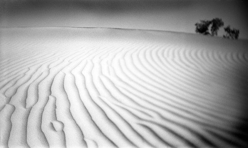 Maroc M'Hamid, photography by Emmanuel Moal. Chambre Homemade. Argentique film 120. In Nature, Scenery