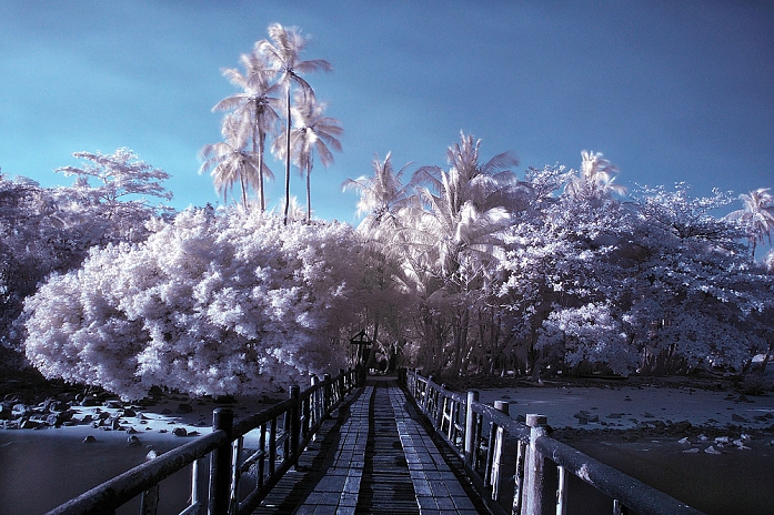 Beach Bridge, photography by Nut Phanlunkkarn. R72 filter with channel mixer PS. In Construction, Edifice, Bridge