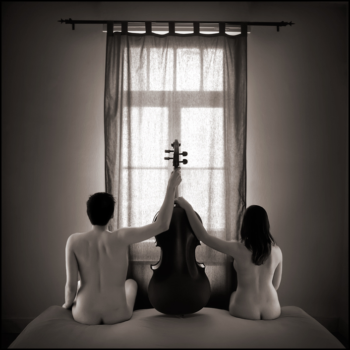Cellos - Violoncelles, photography by Audrey Krommenacker. Cellos are almost human in they forms. I wanted to make a photo who shows this similitude, with harmony.

Models : Marc and Claire.. Nikon D90. In People, Nude