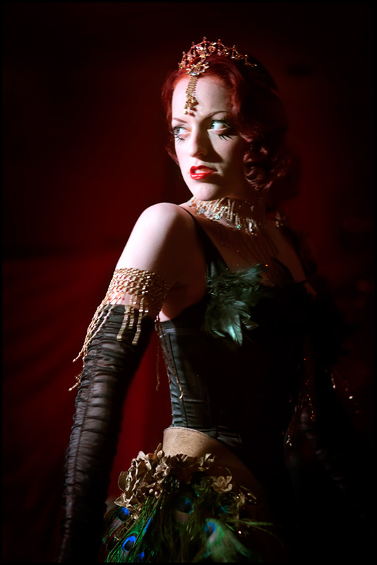 Satine, Artwork by Audrey Krommenacker. Une image du spectacle Burlesque Time Machine, qui s'est pass&eacute; &agrave; Nancy, le 1er juillet 2011, au Barsi Barla. 
D'autres photos de ce spectacle ici : http://lesakenes.blogspot.com/2012/01/burlesque-time-machine-suite.html
Mod&egrave;le : Lily Deslys - www.lilydeslys.fr

. Nikon D90