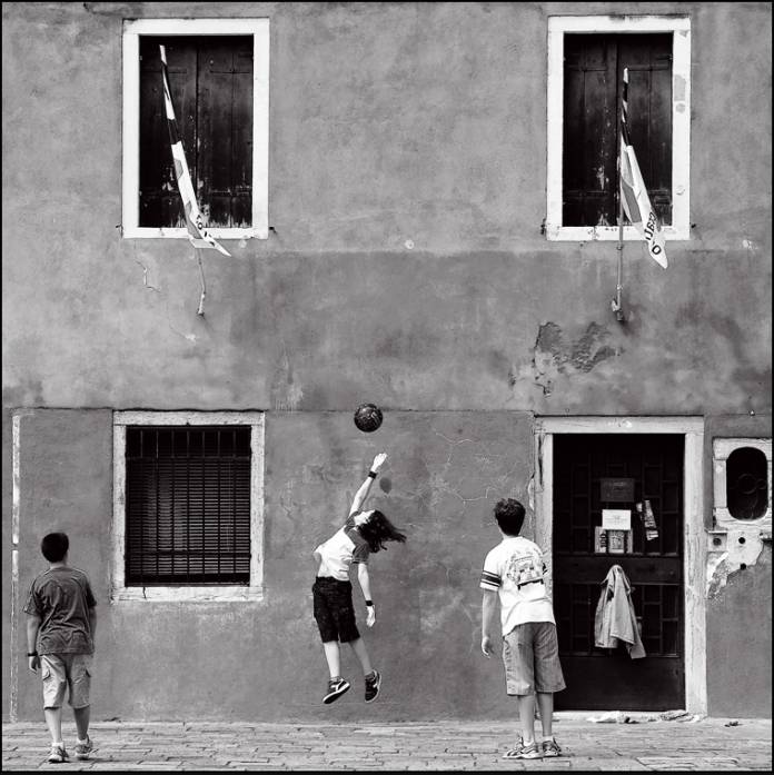 Ilgiocodelcalcio, photography by Roby Bon. In People, Everyday, City life