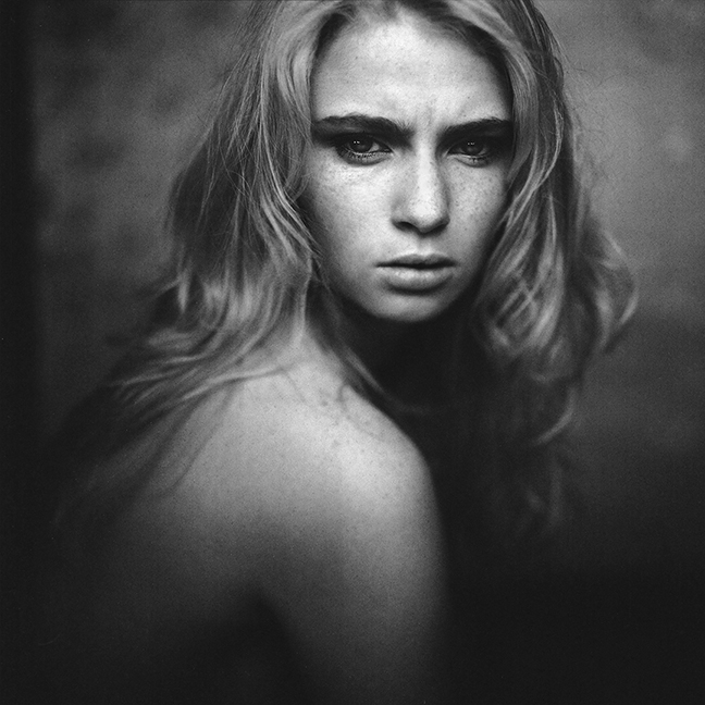 T, photography by Gregor L.. Rolleiflex SL66. Analog. In People, Portrait, Female