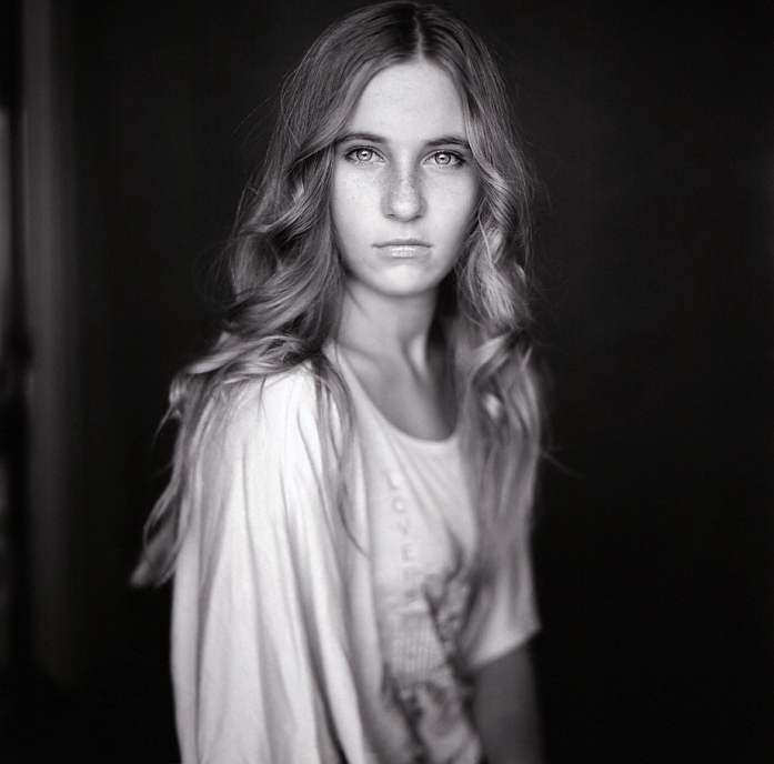 Rolleiflex SL 66. Analog. In People, Portrait, Female. J, photography by Gregor L.. Image #384456