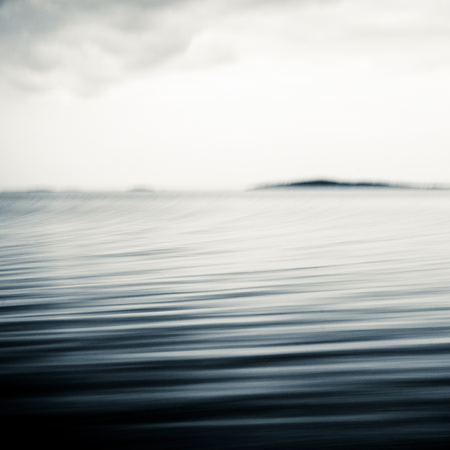 Lac Päijänne Finlande
. Panning dans à partir d'une vedette. In Nature, Scenery, Waterscape. Signs Of Life, photography by Stéphane Pellennec. Image #219265