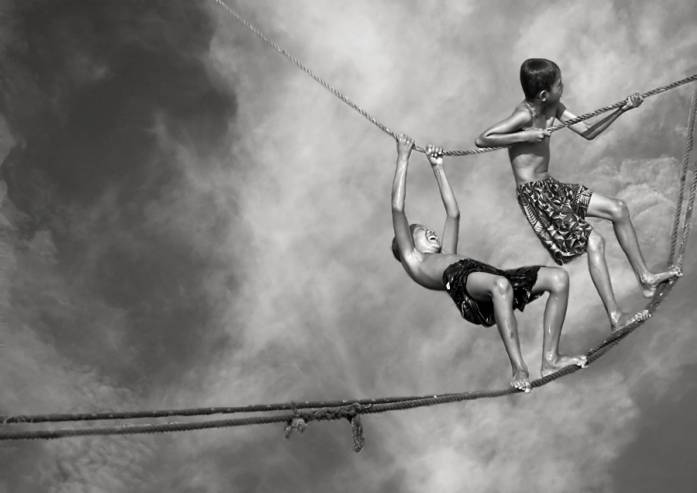 To The Limit, photography by Hengki Lee. Camera: Sony Alpha 330, Lens: Sony 70-300mm 4.5-5.6G. In People, Everyday