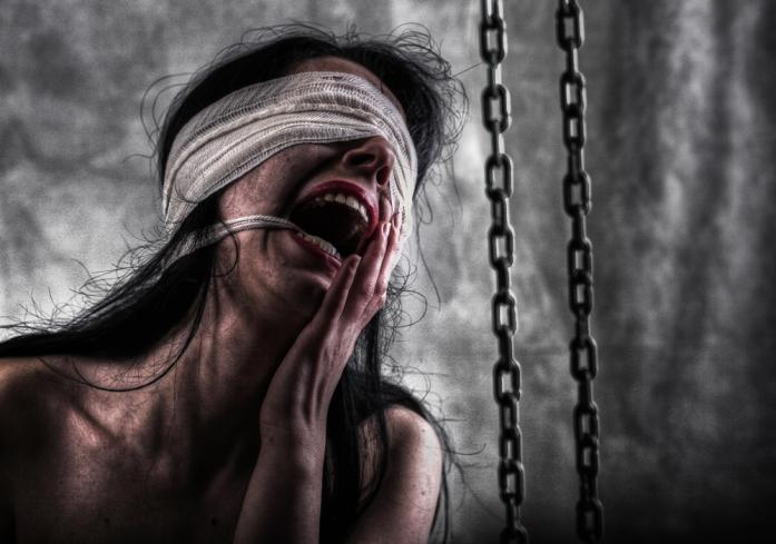 Pain, photography by Jasmina Mojsin. Canon 5D. Studio. In People, Self-portrait