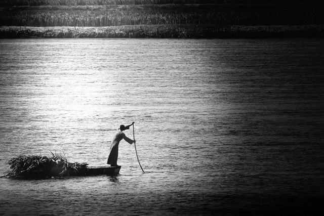 Canon D350. In Transportation, Water, boat. Traversée Tardive, photography by Claude Periez. Image #376124