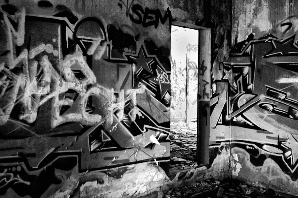 Exit, photography by C. Manuela Schnack. Canon EOS. photoshop. In Construction, Street, Graffiti