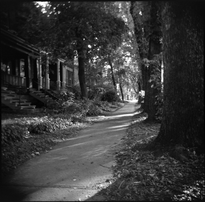 Sans Titre 03, photography by Michel Elie. Holga. film n/b. In Construction, Street