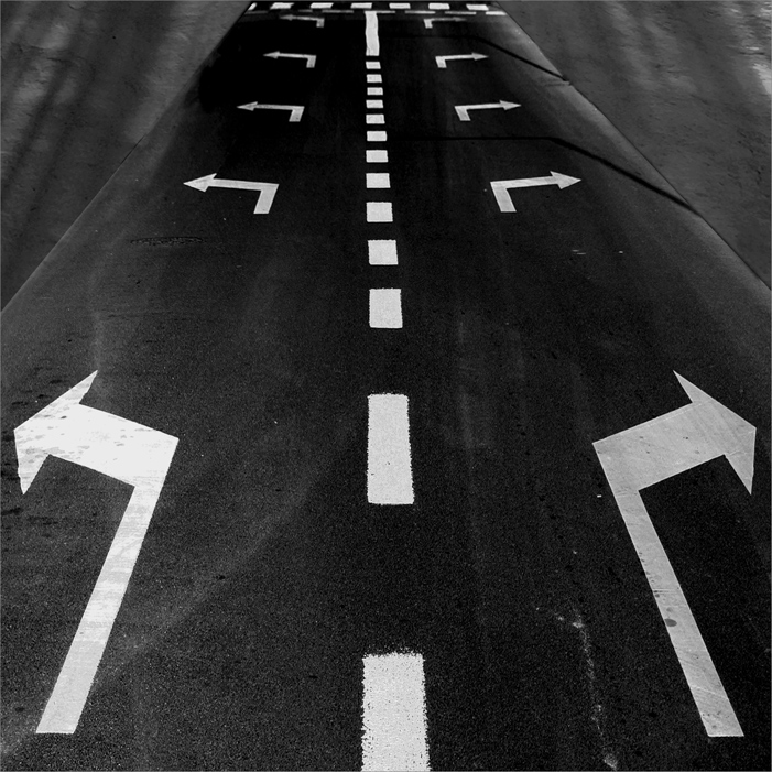 Tertium non datur, photography by Witold Wiszniewski. In Construction, Street