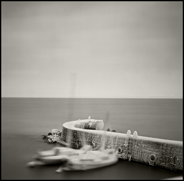 Hasselblad. In Construction, Edifice, Pier, pontoon. Interroger Les Illusions Dans La Fureur Qui S'efface - Ferreteria, photography by Herv&eacute; Schmelzle. Image #383590