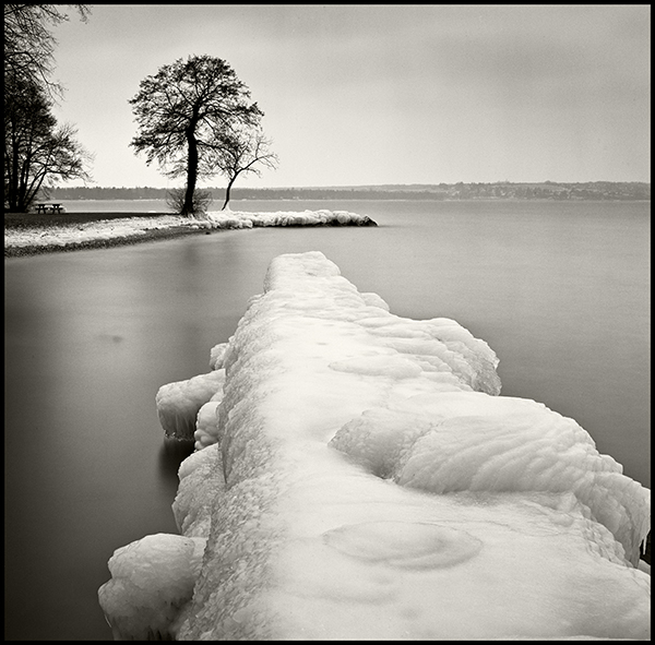 Hasselblad. In Construction, Edifice, Pier, pontoon. Ma Fuite M'est Sans Faim - Hungry Not Angry, photography by Herv&eacute; Schmelzle. Image #385355