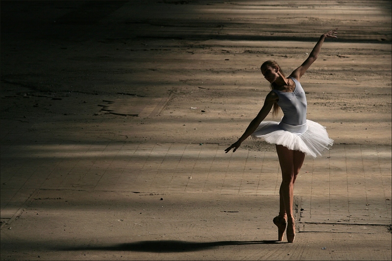 In Event, Dance. Conversation With The Shadow, photography by Sofig Tamara čern&aacute;. Image #270577