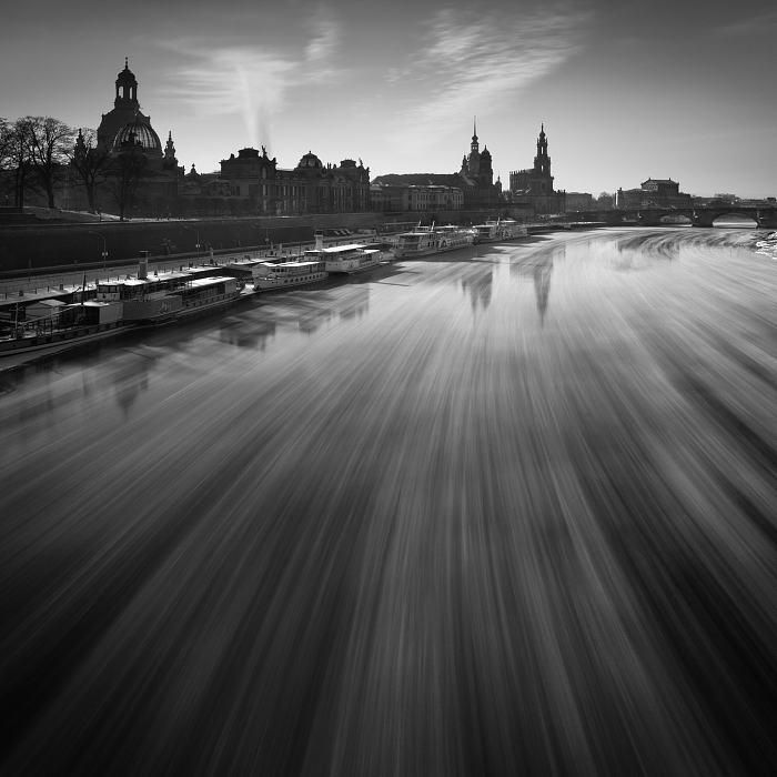Ice floes on the river Elbe.. Canon EOS 5D Mark II; Tamron 17-35/2,8-4,0. In Construction, Cityscape, skyline. Ice In Dresden, photography by Daniel řeřicha. Image #393119