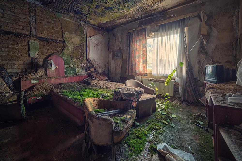 Abandoned Hotel. In Construction, Interior. A Bed Of Moss, photography by Matthias Haker. Image #423735