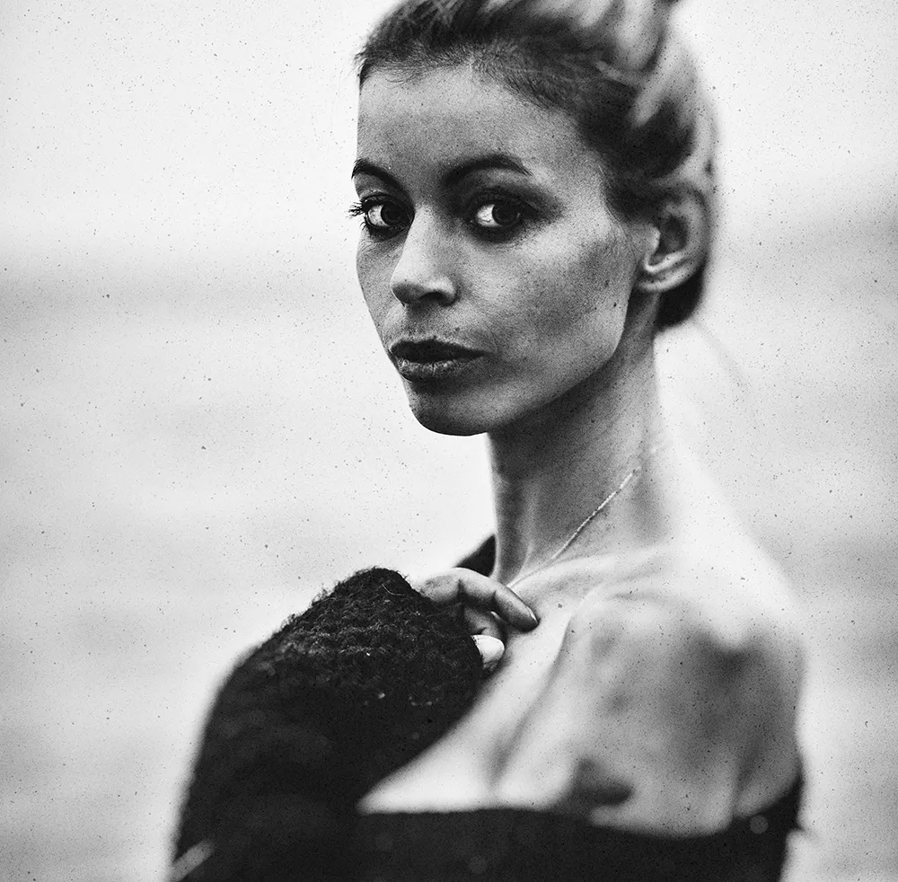 Soleil Noir is a creation by the artist Yannick Faure. Category People, Portrait, Female, Fine-Art, Mystery, Photography, Digital. 3 distinctions, 910 views, 45 appreciations, 3 comments, 5 favourites.