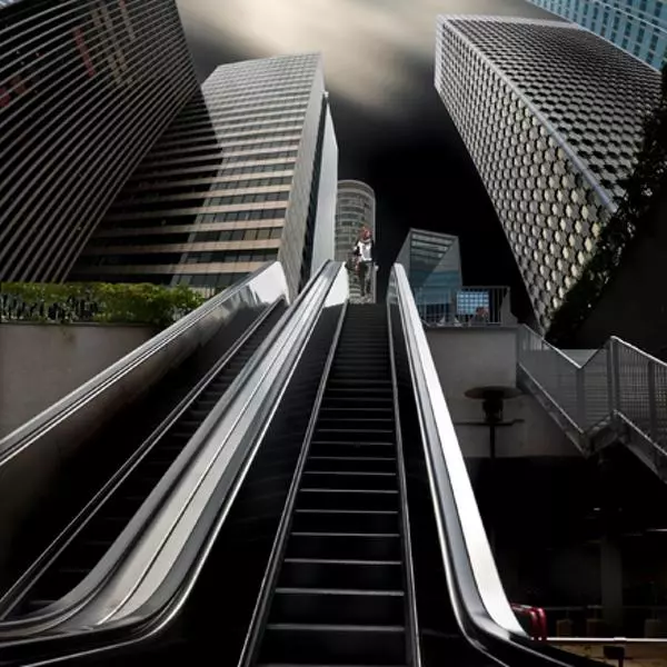 La Fille De L'escalator by Philip Weinberg