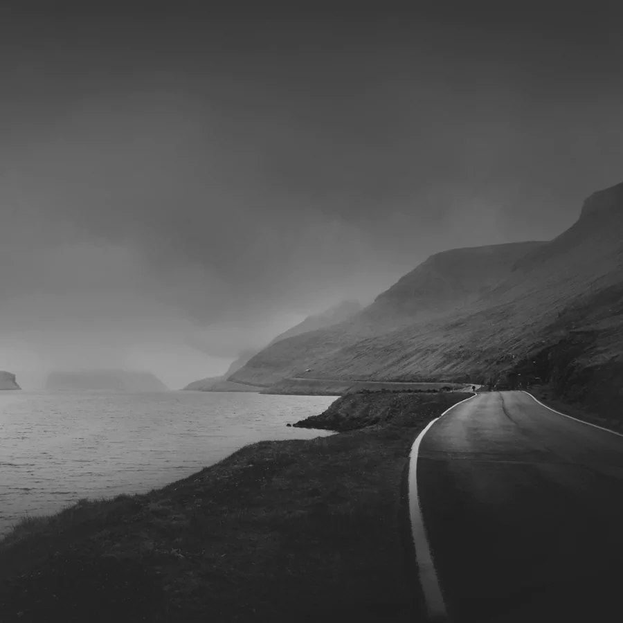 La route est longue et escarpée mais la maison attend. by Frances ...