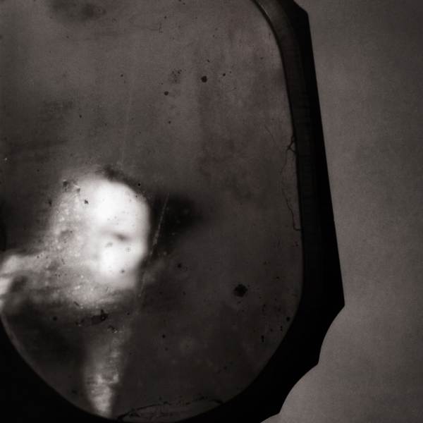 Through A Broken Mirror Par Roberto De Mitri Photographie Film