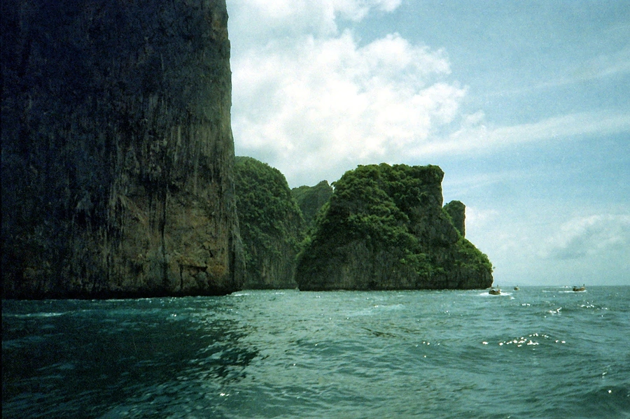 Approaching the Phi Phi Islands is a creation by the artist Johannes Beilharz. Category art work. This artwork is for sale. Olympus XA on Kono Candy film, scanned from color negative. Analog photography, digital file obtain by scanning the color film negative.…