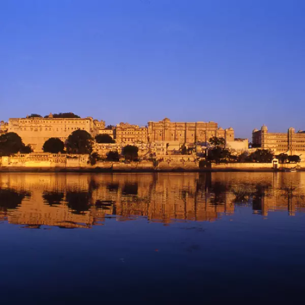 Palais d'Udaipur by Patrick Vitali in Photography film 24x36, 35mm
